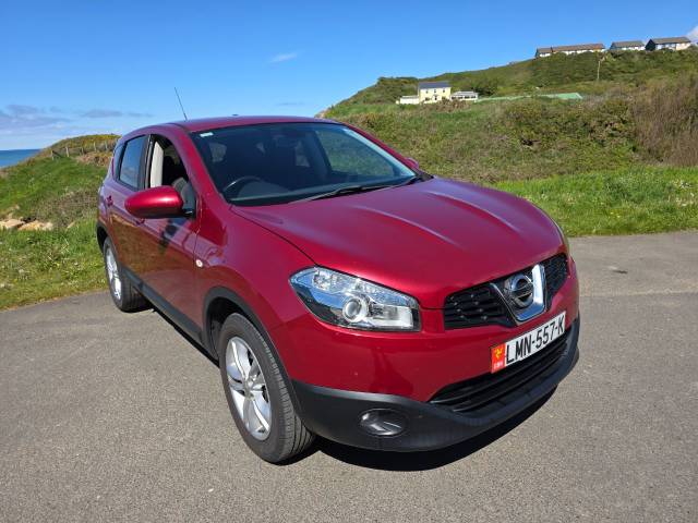 Nissan Qashqai 1.5 dCi Acenta 5dr Hatchback Diesel Red